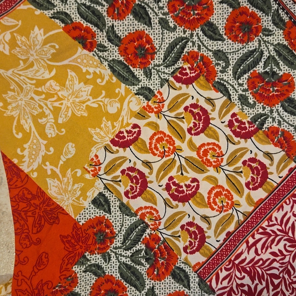 New Berrylush Floral Patchwork Crop Top - Picture 3 of 13